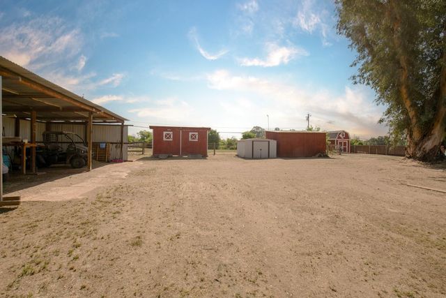 37715 Cloverleaf Avenue, Madera, CA 93636