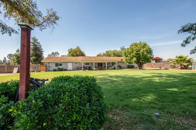 37715 Cloverleaf Avenue, Madera, CA 93636
