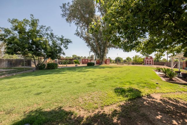 37715 Cloverleaf Avenue, Madera, CA 93636