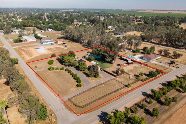 37715 Cloverleaf Avenue, Madera, CA 93636