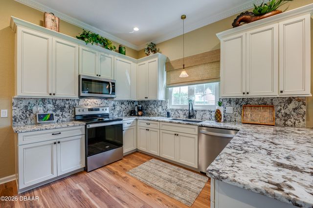 1259 Avenida De Las Casas, Lady Lake, FL 32159