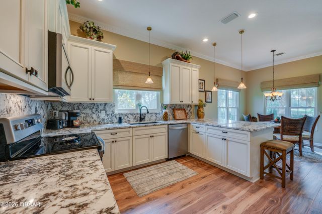 1259 Avenida De Las Casas, Lady Lake, FL 32159