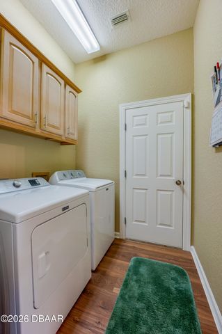 1259 Avenida De Las Casas, Lady Lake, FL 32159