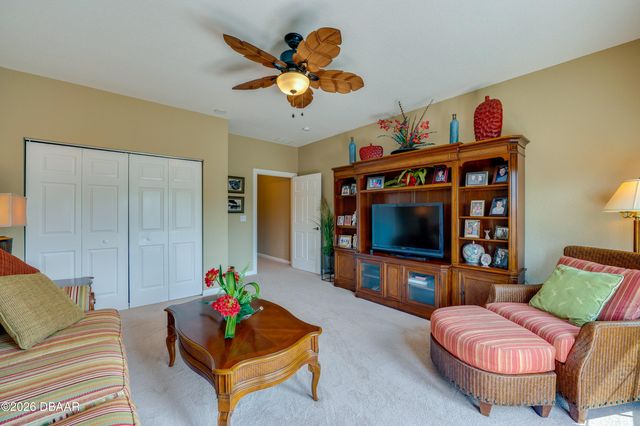 1259 Avenida De Las Casas, Lady Lake, FL 32159
