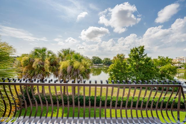 1259 Avenida De Las Casas, Lady Lake, FL 32159