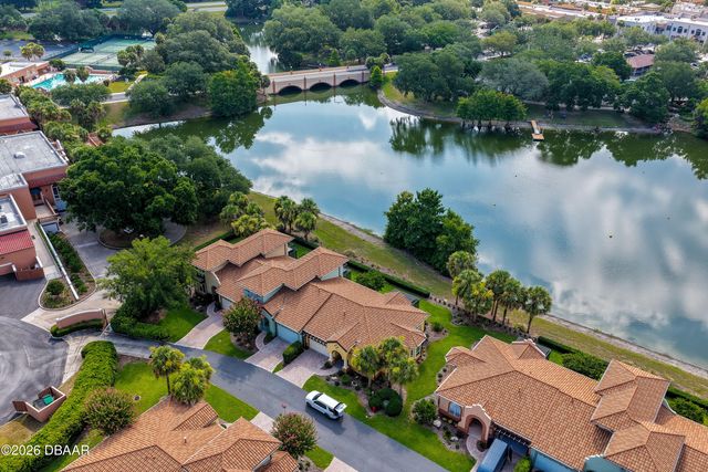 1259 Avenida De Las Casas, Lady Lake, FL 32159