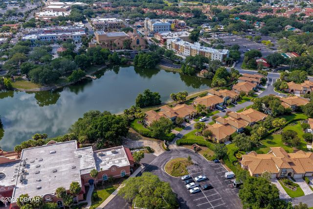 1259 Avenida De Las Casas, Lady Lake, FL 32159