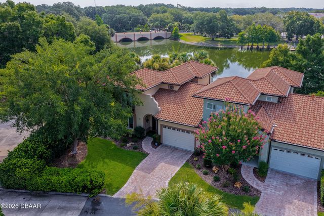 1259 Avenida De Las Casas, Lady Lake, FL 32159