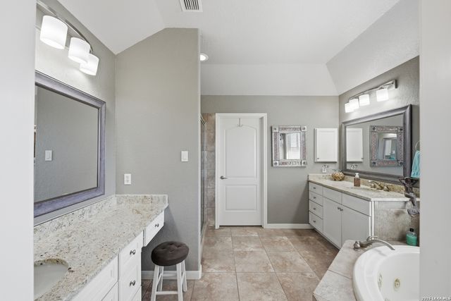 1701 Charter Oak, Canyon Lake, TX 78133