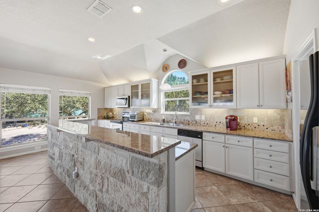 1701 Charter Oak, Canyon Lake, TX 78133