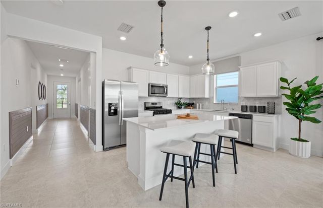 601 Oasis Lake PL, Lehigh Acres, FL 33936