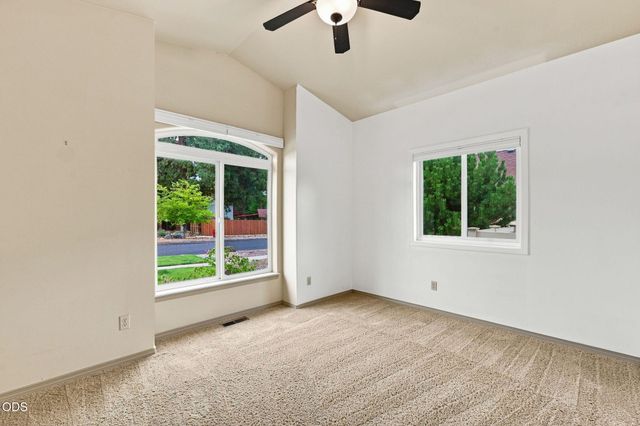 2234 SE Pilatus Lane, Bend, OR 97702
