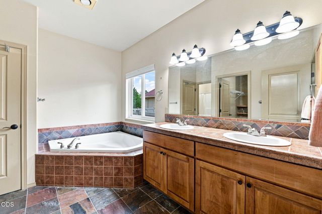2234 SE Pilatus Lane, Bend, OR 97702