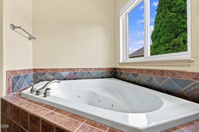2234 SE Pilatus Lane, Bend, OR 97702