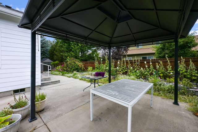 2234 SE Pilatus Lane, Bend, OR 97702