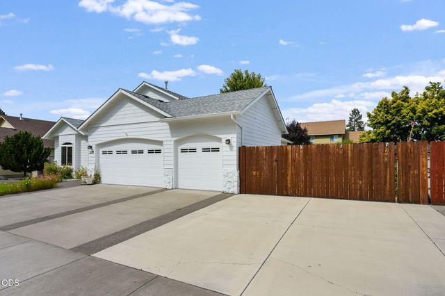 2234 SE Pilatus Lane, Bend, OR 97702