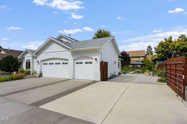 2234 SE Pilatus Lane, Bend, OR 97702