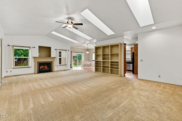 2234 SE Pilatus Lane, Bend, OR 97702