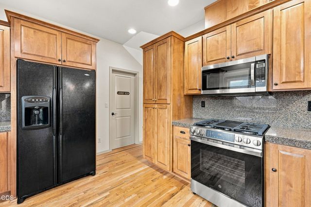 2234 SE Pilatus Lane, Bend, OR 97702