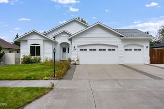 2234 SE Pilatus Lane, Bend, OR 97702
