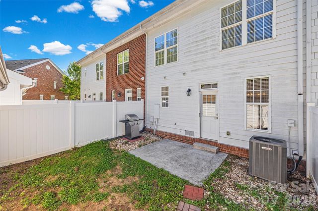 9821 Longstone Lane, Charlotte, NC 28277
