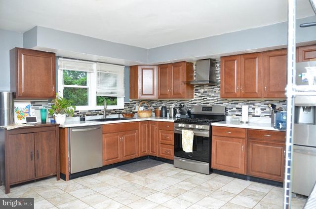528-530 VINE ST, Camden, NJ 08102