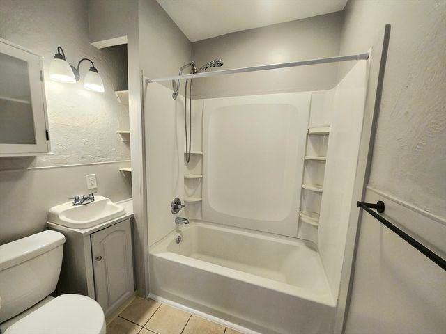 153 Grattan 3, Chicopee, MA 01020