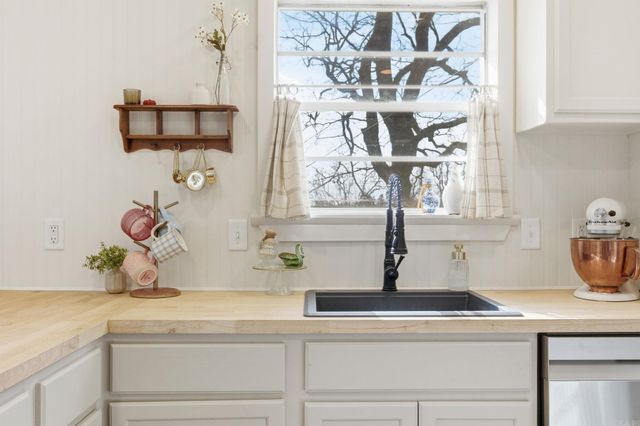 5817 Alta Vista Dr, North Little Rock, AR 72118