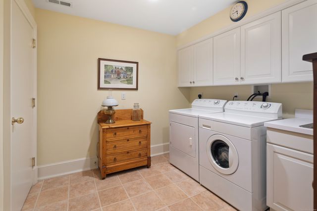 197 Park Street 13, New Canaan, CT 06840