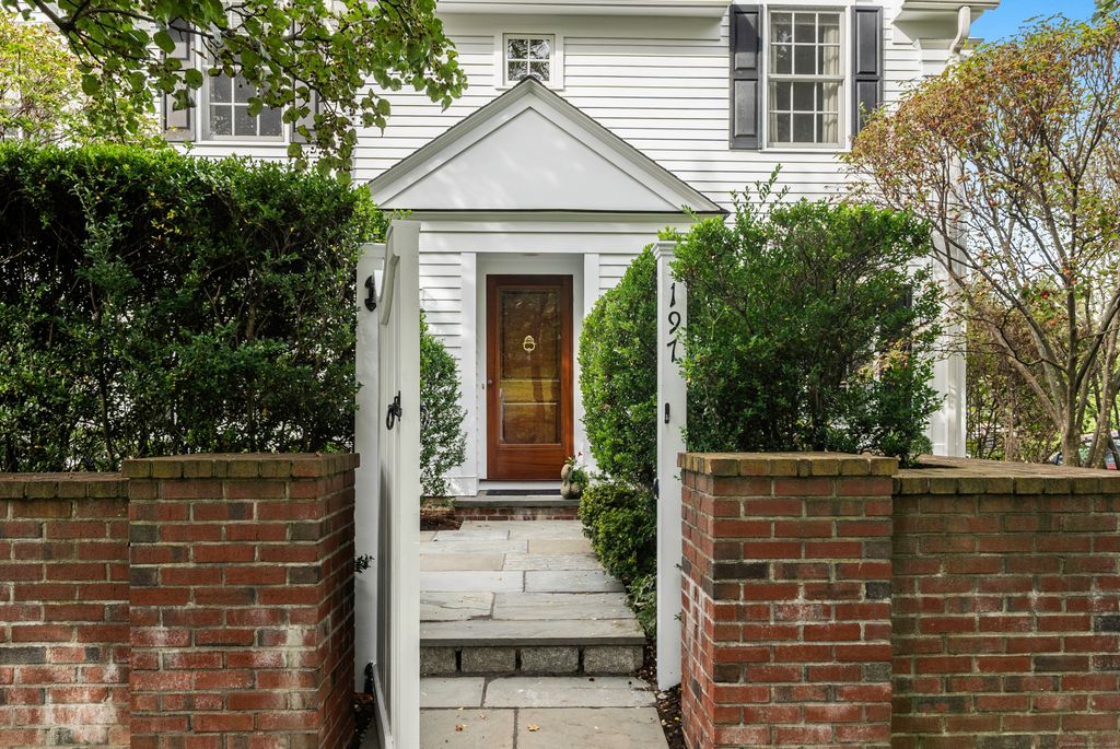 197 Park Street 13, New Canaan, CT 06840
