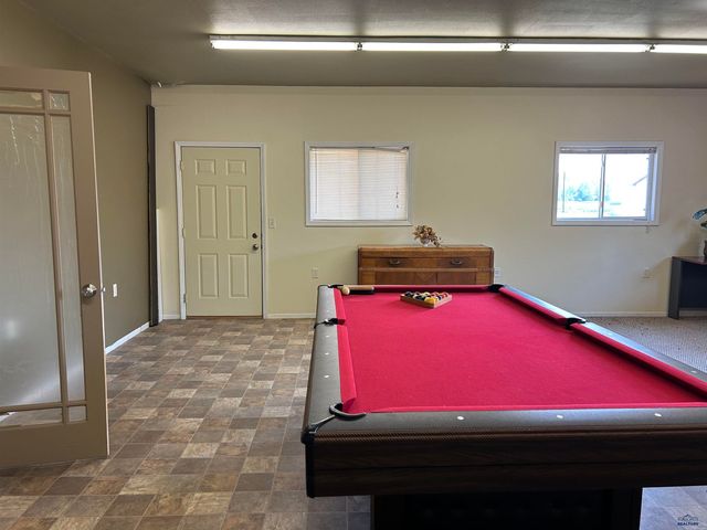 209 PIERRE, Vale, SD 57788