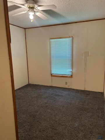 209 PIERRE, Vale, SD 57788