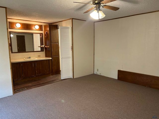 209 PIERRE, Vale, SD 57788