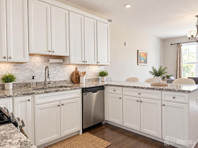 306 Dickson Court, Highland Park, NJ 08904