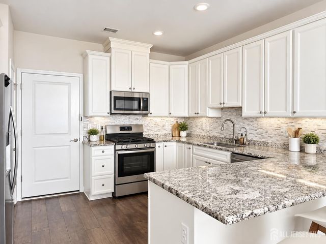 306 Dickson Court, Highland Park, NJ 08904