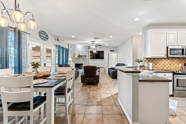 1609 Cheyenne Trail, Granbury, TX 76049