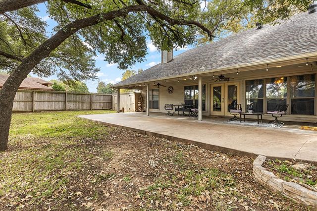 1609 Cheyenne Trail, Granbury, TX 76049