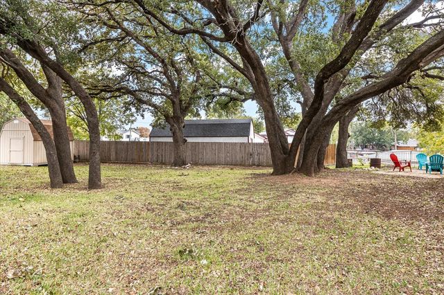 1609 Cheyenne Trail, Granbury, TX 76049