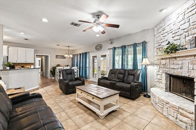 1609 Cheyenne Trail, Granbury, TX 76049