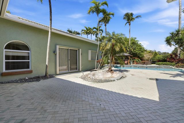 8634 Sawpine Road, Delray Beach, FL 33446