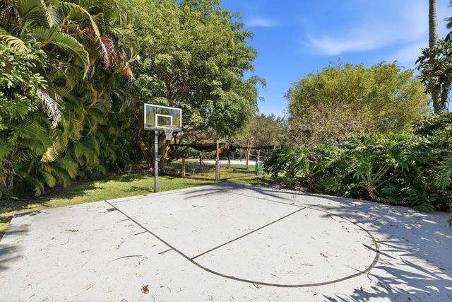 8634 Sawpine Road, Delray Beach, FL 33446