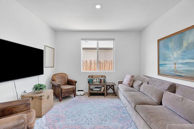 6154 E Ramona Way, Fresno, CA 93727