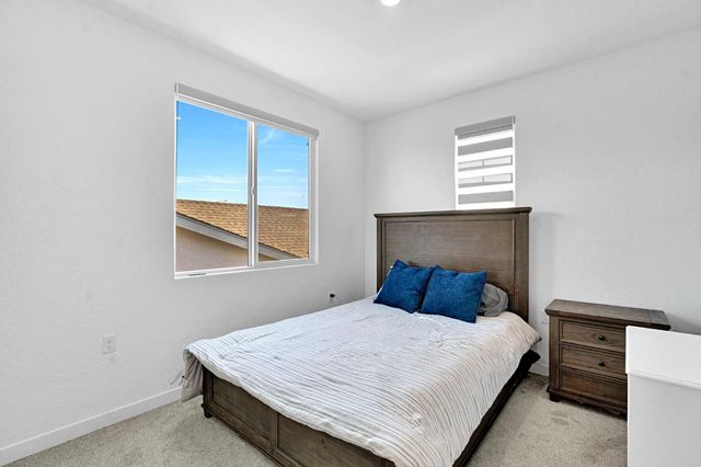 6154 E Ramona Way, Fresno, CA 93727