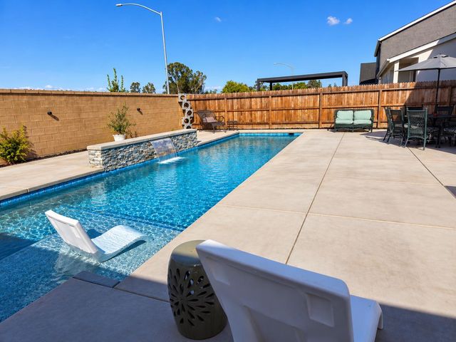6154 E Ramona Way, Fresno, CA 93727