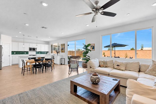 6154 E Ramona Way, Fresno, CA 93727