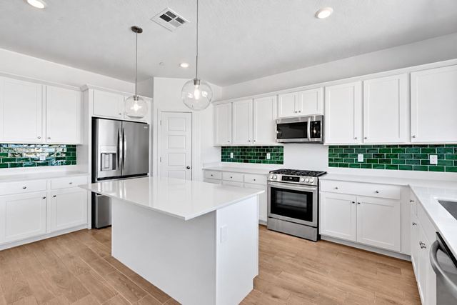 6154 E Ramona Way, Fresno, CA 93727