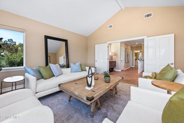 1074 Deseo Avenue, Camarillo, CA 93010