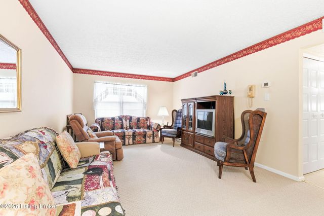 205 El Conquistador Pl, Louisville, KY 40220