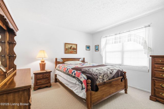 205 El Conquistador Pl, Louisville, KY 40220