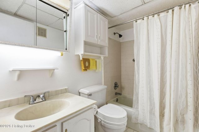 205 El Conquistador Pl, Louisville, KY 40220